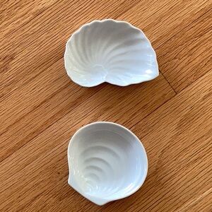White Shell-Shaped Ceramic Dishes